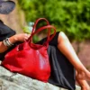 1223fcd9b12bf55426c8e0067aea14266e198874f6b3789517055a5612cda4ca LOLA – Tas van Italiaans leer met python-embossing – Rood