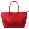 350320d584535802dec53327316352d16f0a28c5a393f9813c3ae1f697718625 LOLA – Tas van Italiaans leer met python-embossing – Rood