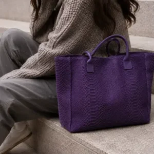 LOLA – Tas van Italiaans leer met python‑embossing – Paars