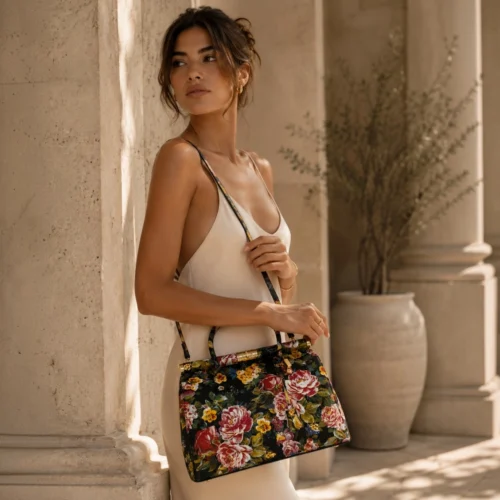 57d9690c5ae0c586f9db30294677196d6b02c1bf0a01e659fd4d33e9346af302 NORA - Rosa Venezia - Leren tas gemaakt in Italië