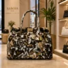5d55bd9b8bac9fcc2b757d144211c99ace57cdbc600a2023846a4ce3454be3f7 NORA – Papillon d’Oro | Leren tas Gemaakt in Italië