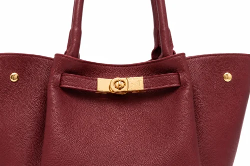 6ae17bea3303761bb13913929454b4f7599e2f3ef215de29e525c925176e8353 Yara Burgundy leren tas – Italiaans vervaardigd