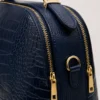 Tas NOA Blue van leer met crocco-motief – Gemaakt in Italië