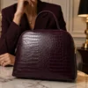 Tas NOA Burgundy van leer met crocoprint – Gemaakt in Italië