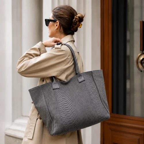 LOLA – Tas van Italiaans leer met python-embossing – Donkergrijs