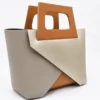 CARLA – Iconische leren tas in kleur Taupe Camel Gold - Italië