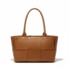 0be13a29bf37ecbf448ee1ac8649454bc9cbddddbfd07fd047f8cb209b30f21c BELLA CLASSICA – Leren shopper in camel | Gemaakt in Italië
