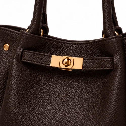 45e90f87241e335f28a9e3ecc667fa3376572cfec59f1a2a2f4d259774373f3d Leren tas Yara Chocolat – Italiaans vervaardigd